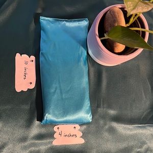 Eye pillow handmade filled with flax seed & lavender. Size: 10” x 4” color: blue